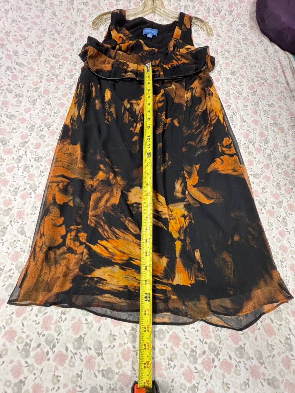 Vera Wang Dress Size M - Never Worn - Layered, Belted, Accents - Picture 15 of 16